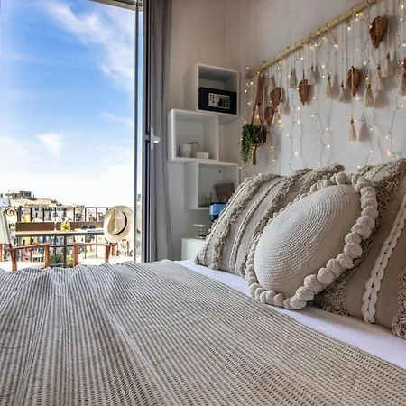 Апартаменты Tiny - Breakfast In - 5 Min From Station *