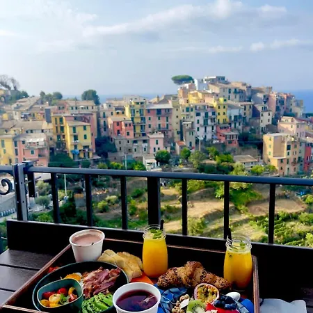 Апартаменты Tiny - Breakfast In - 5 Min From Station Корнилья